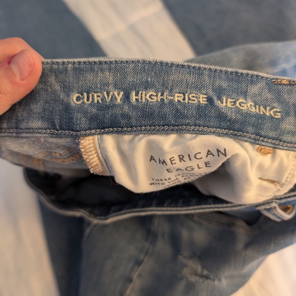 American Eagle Outfitters Blue Curvy Jeggings with Distressed Detailing - Picture 5 of 5